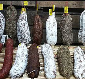Opération vente de saucissons & terrines & rhum arrangé local & pastis local